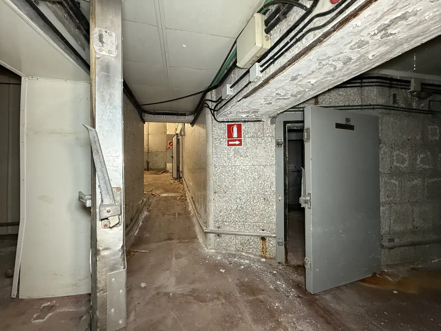 Fabrikhallen zum Verkauf in Calle Arriba, Ledrada