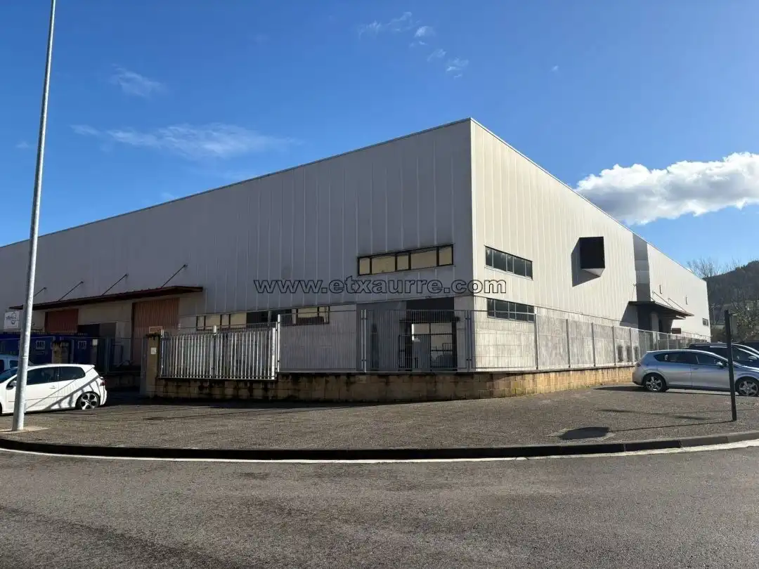 Industrial building for sale in Laudio / Llodio
