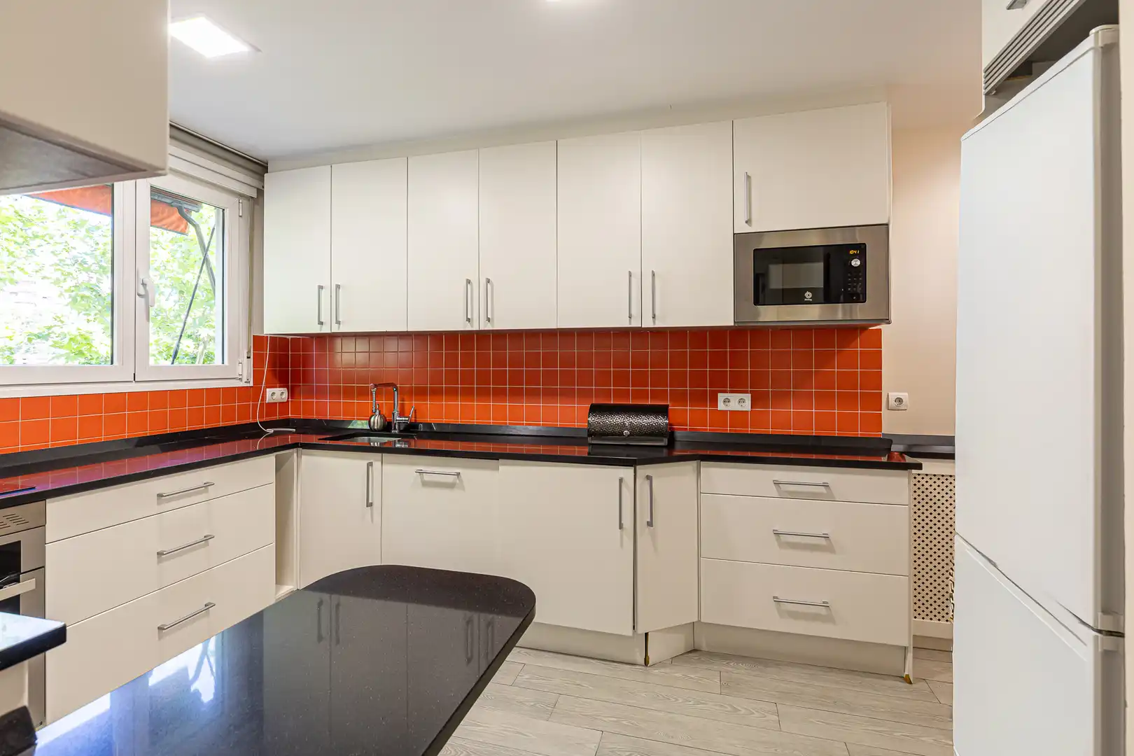 Küche von Wohnung zum Verkauf in Madrid mit Klimaanlage, Heizung und Privatgarten