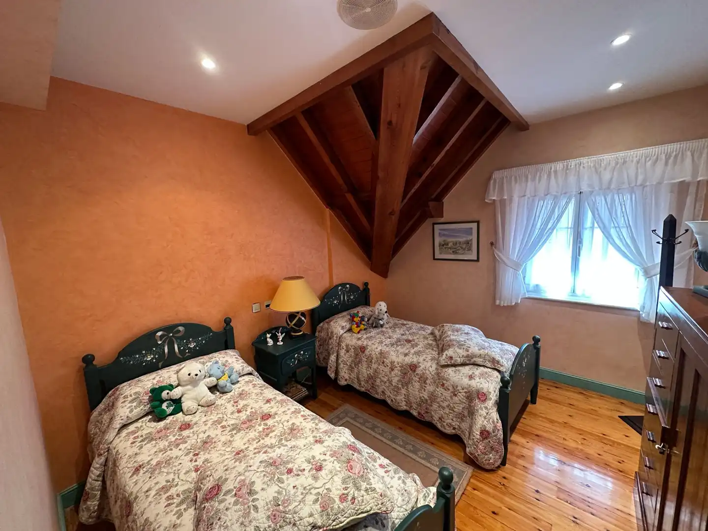 Dormitori de Casa adosada en venda en Burgos amb Calefacció, Jardí privat i Traster