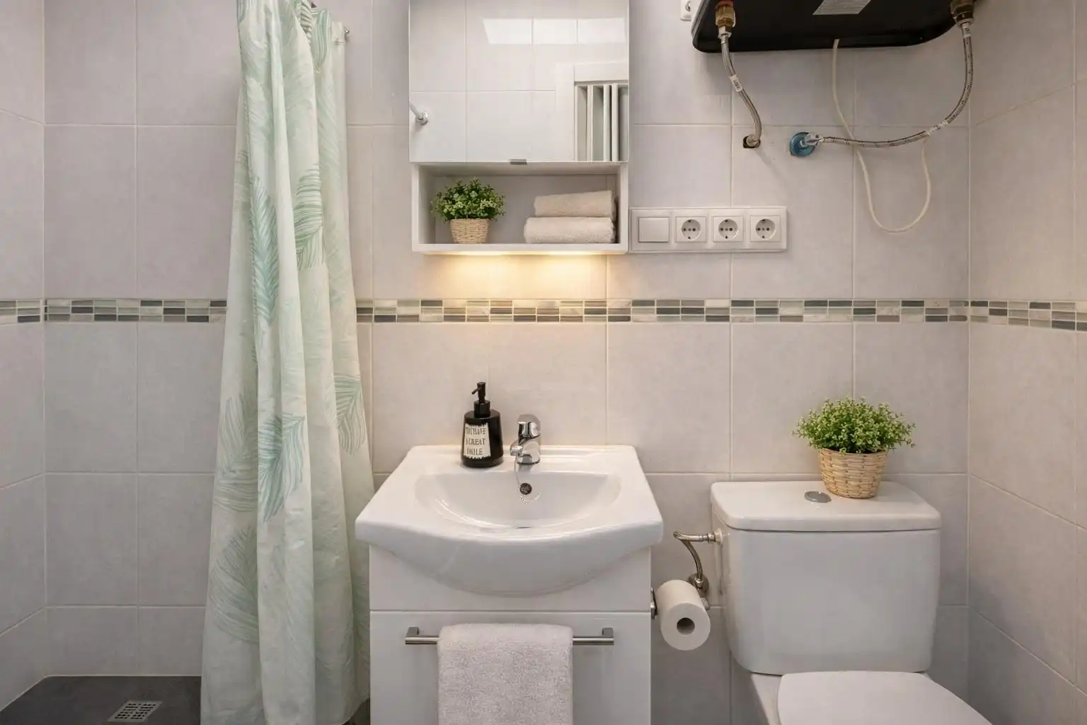 Bany de Apartament en venda en Madrid amb Calefacció i Moblat