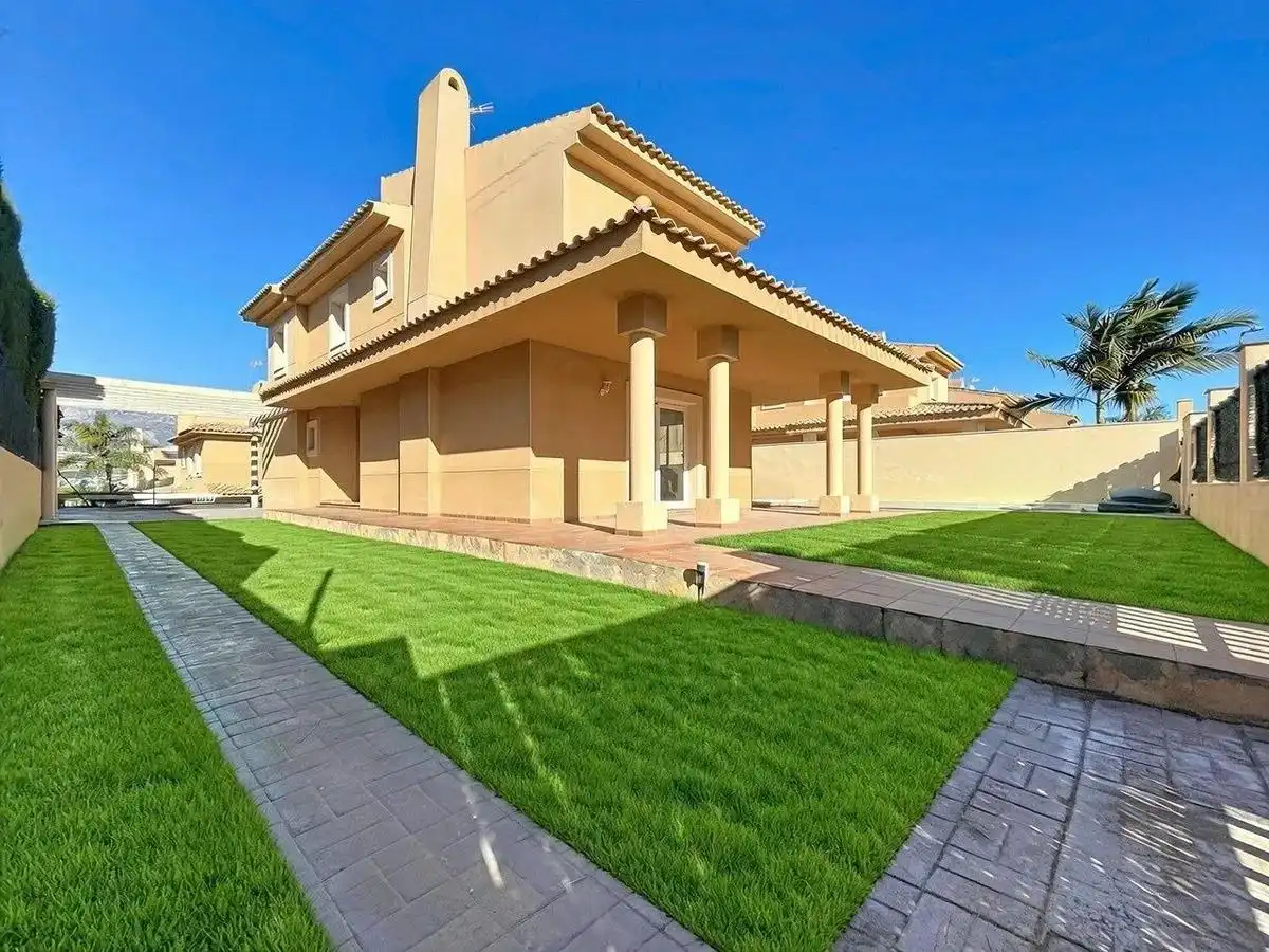 Vista exterior de Casa o chalet en venta en Benidorm con Calefacción, Jardín privado y Terraza