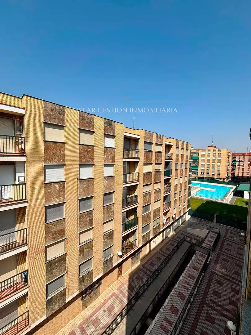 Vista exterior de Piso en venta en Salamanca con Calefacción, Terraza y Piscina