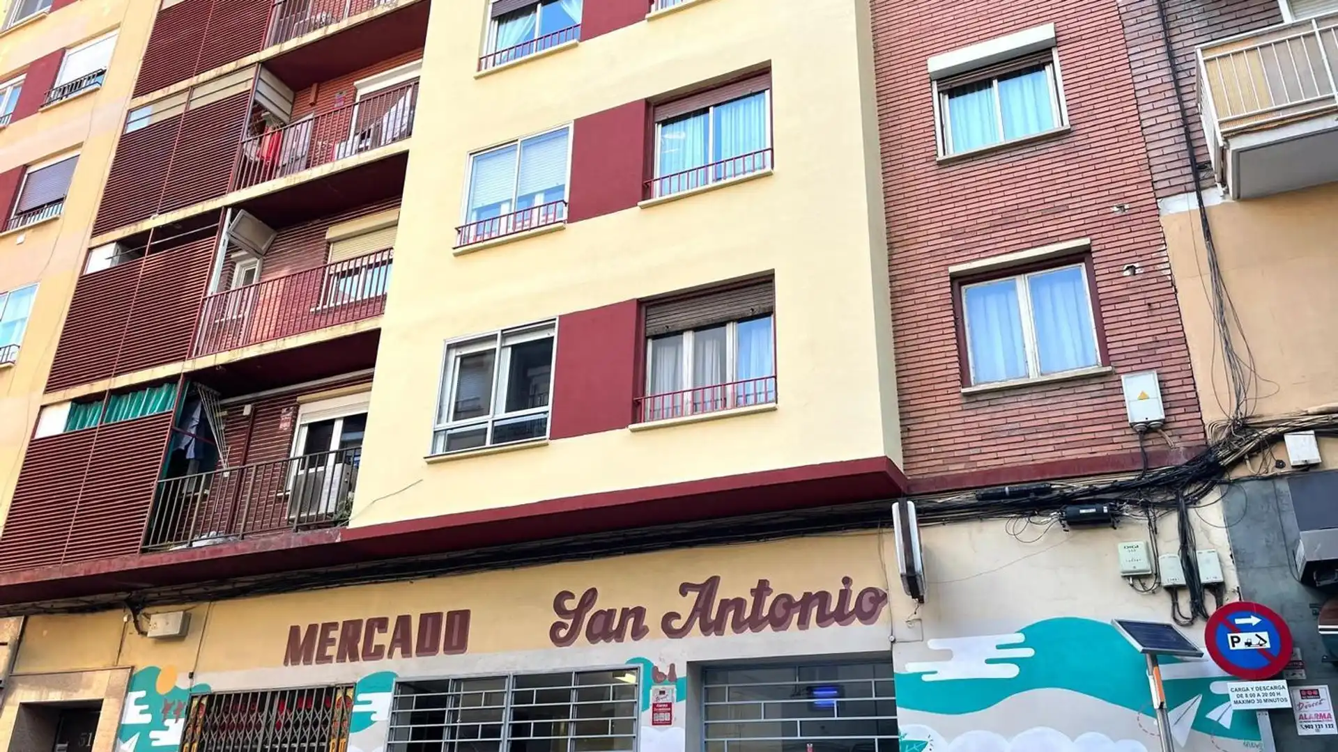 Vista exterior de Local en venda en  Zaragoza Capital