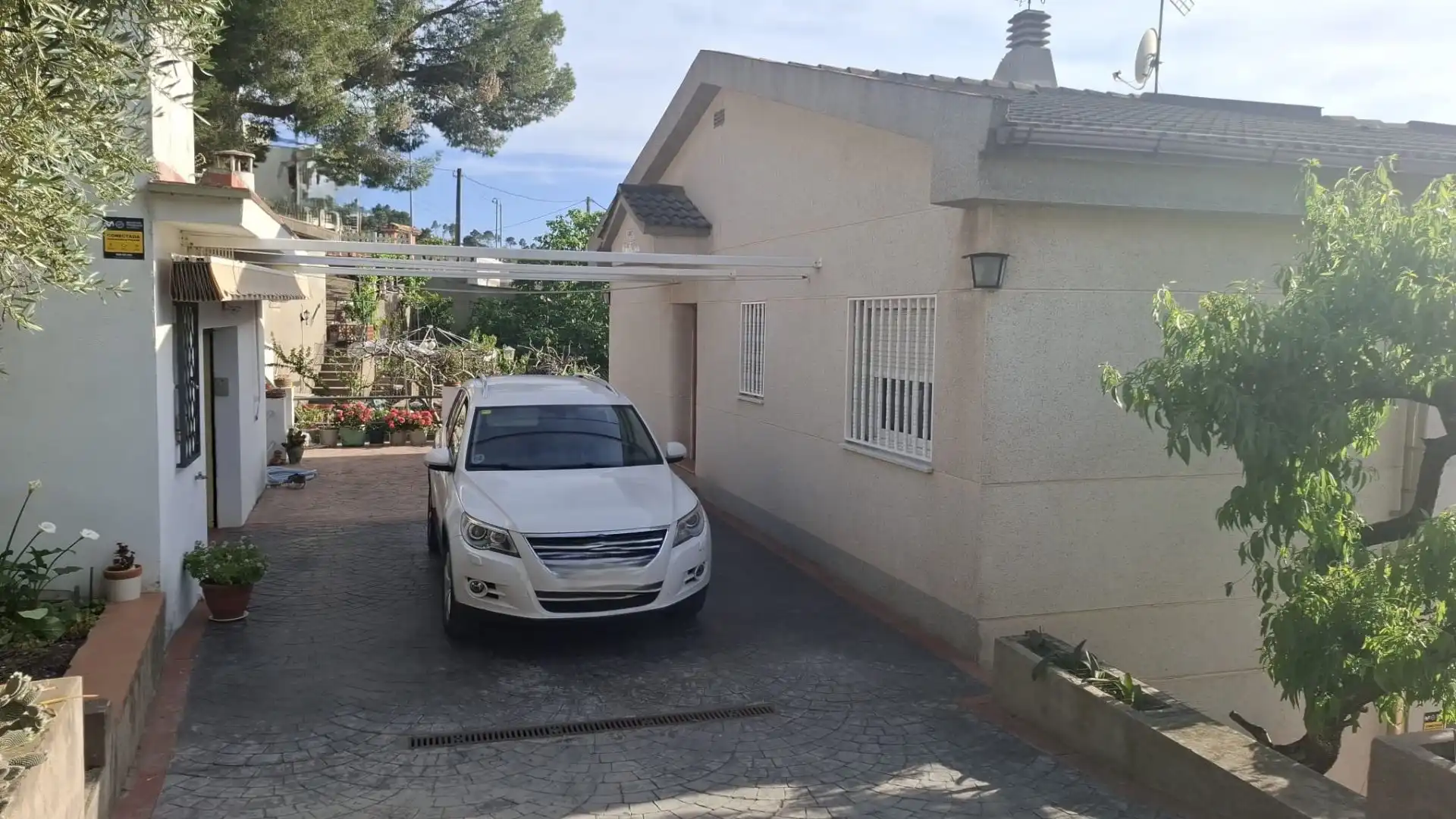 Vista exterior de Casa o xalet en venda en Vallirana amb Aire condicionat, Calefacció i Terrassa