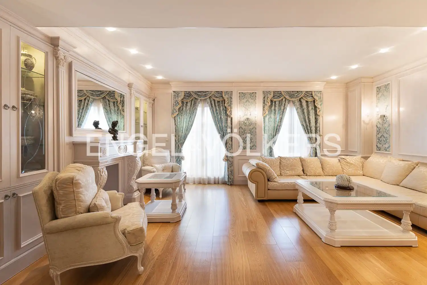 Living room of Houses for sale in Valencia  with Air Conditioner, Heating and Terrace