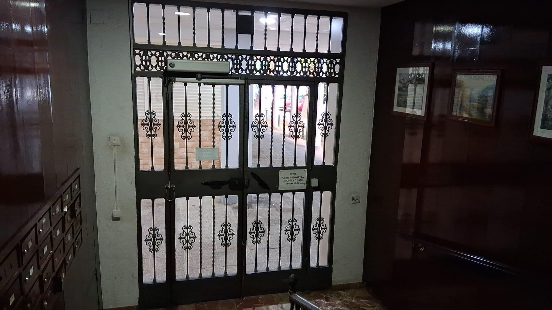 Flat for sale in  Sevilla Capital  with Air Conditioner and Balcony