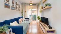 Living room of Flat for sale in  Madrid Capital