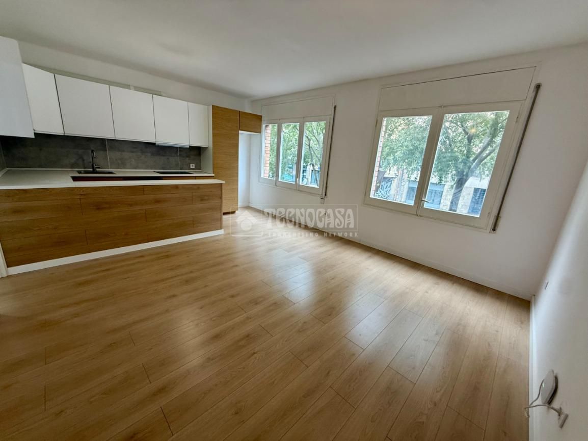 Exterior view of Flat for sale in  Barcelona Capital  with Parquet flooring