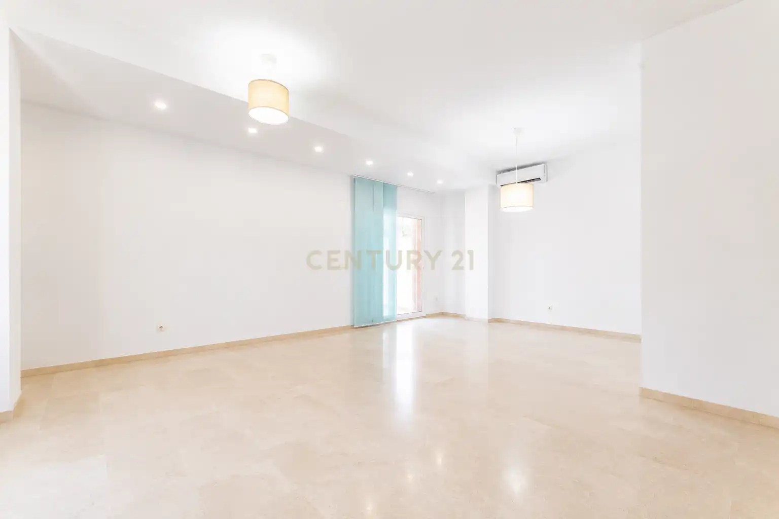 Sala d'estar de Casa o xalet en venda en Paterna amb Aire condicionat, Jardí privat i Piscina