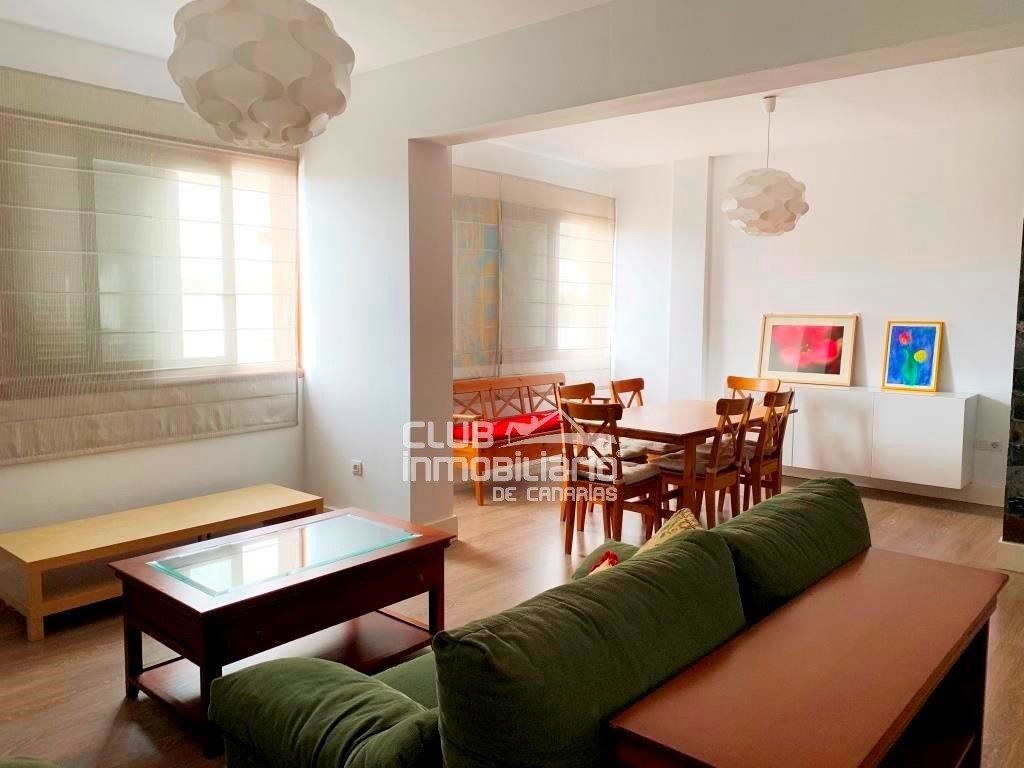 Sala d'estar de Pis de lloguer en  Santa Cruz de Tenerife Capital amb Aire condicionat i Balcó