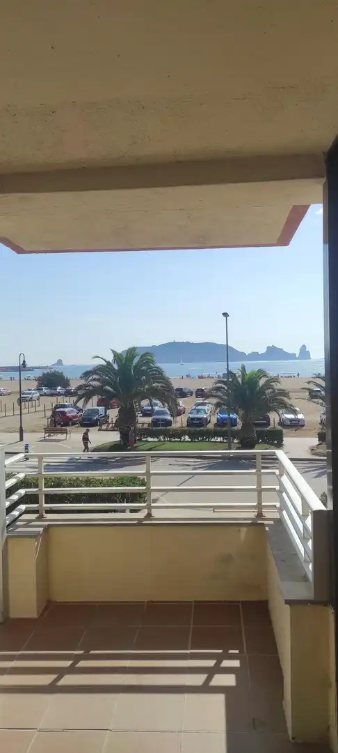 Vista exterior de Pis en venda en L'Estartit amb Terrassa, Moblat i Rentadora