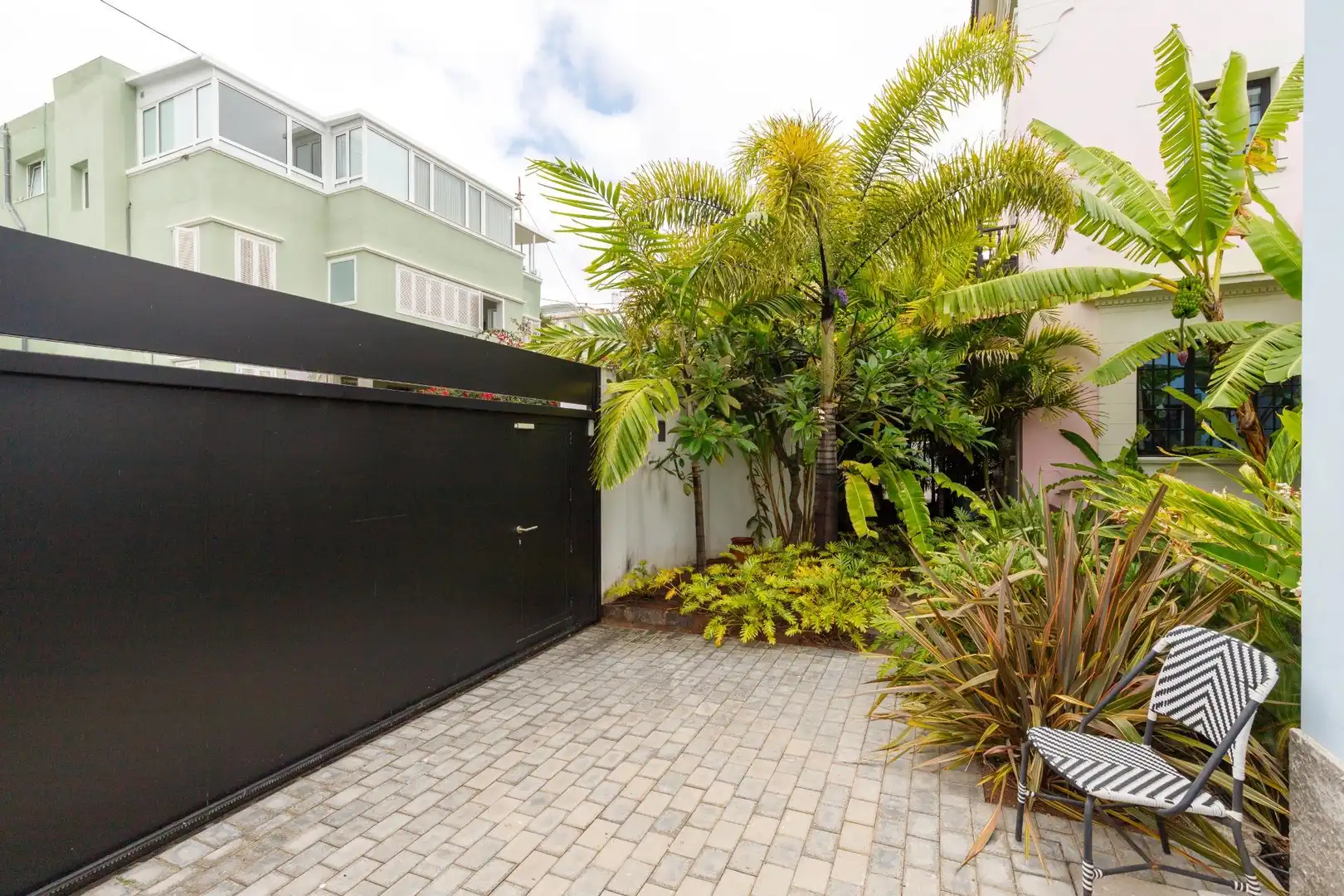 Vista exterior de Casa o xalet en venda en Las Palmas de Gran Canaria amb Jardí privat, Terrassa i Traster