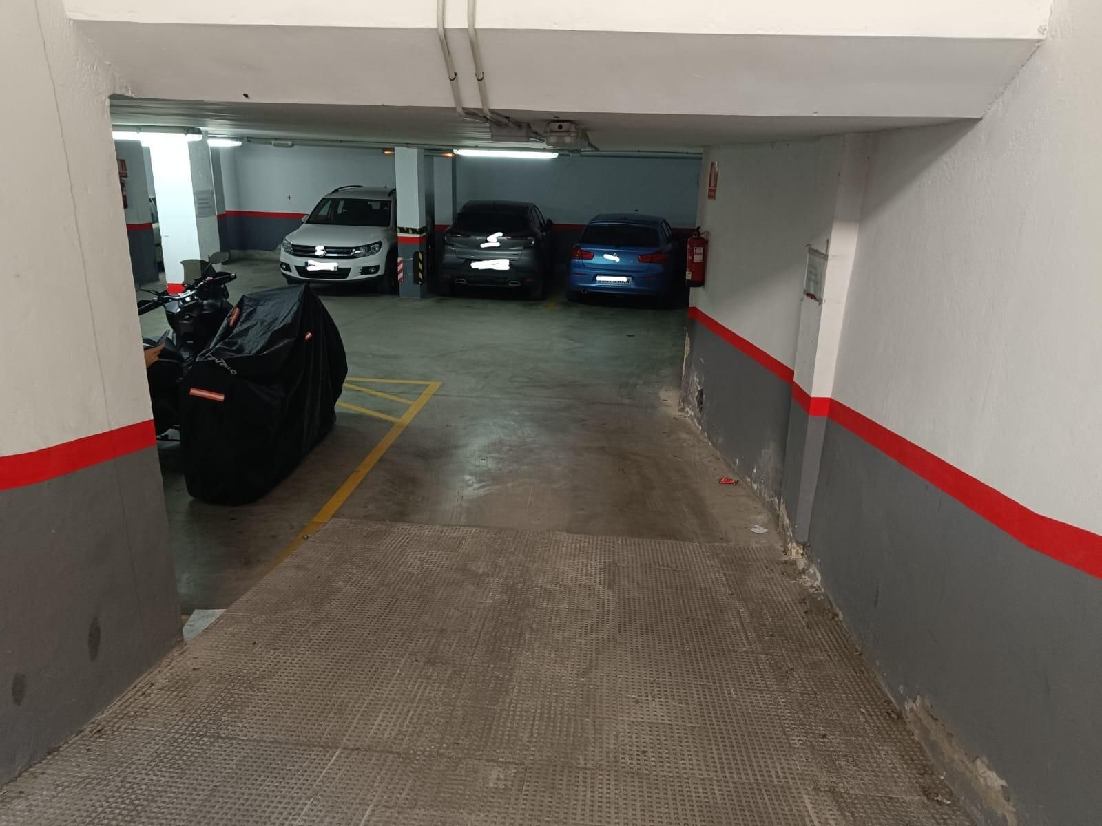 Parking de Apartamento de alquiler en  Huelva Capital con Balcón