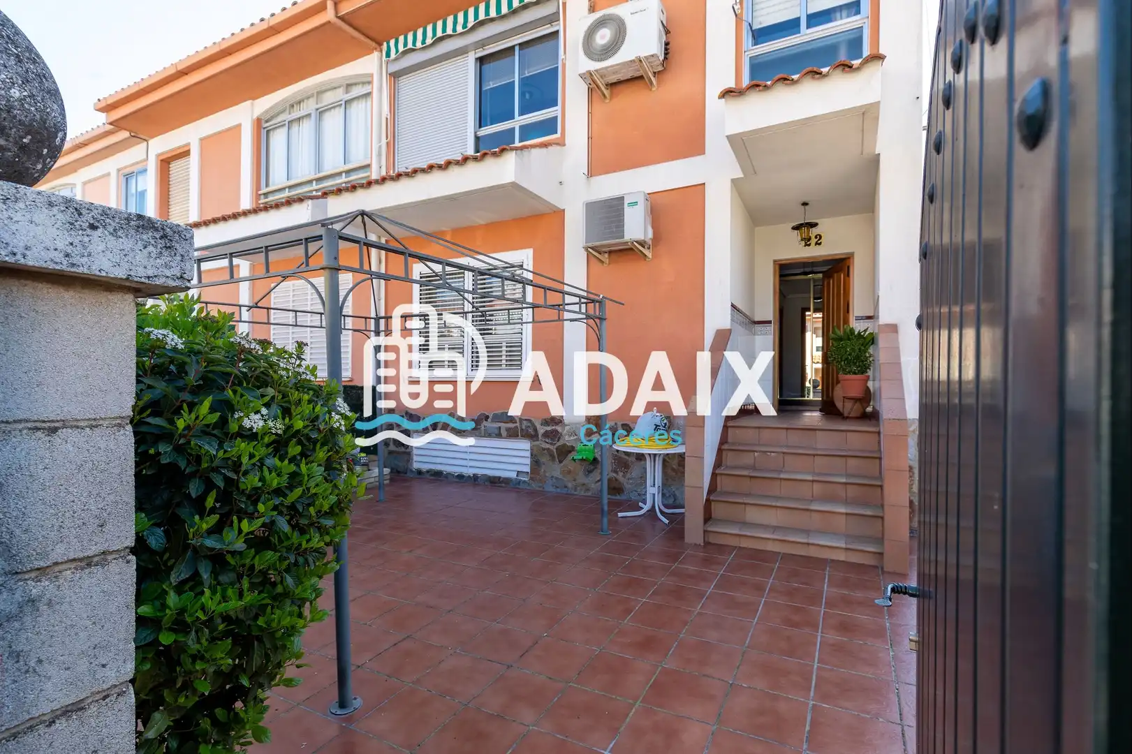 Vista exterior de Casa o xalet en venda en Cáceres amb Aire condicionat, Calefacció i Traster