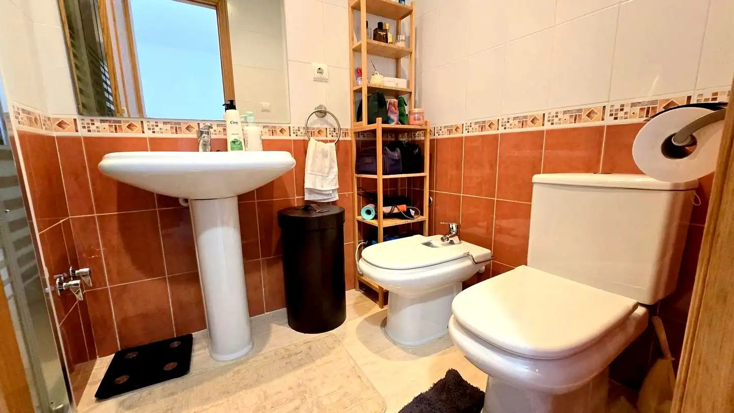 Badezimmer von Maisonette zum Verkauf in Gandia mit Klimaanlage, Terrasse und Abstellraum