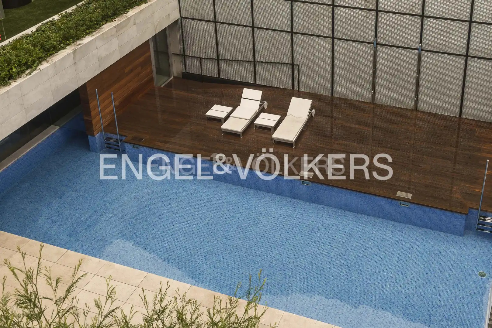 Piscina de Pis de lloguer en Madrid amb Aire condicionat, Calefacció i Jardí privat