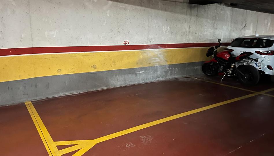 Photo 1 of Garage to rent in Carrer de Miquel Vives, 17, Cementiri Vell, Barcelona