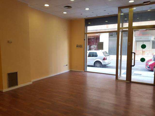 Local comercial en Alquiler en Calle del Carmen en Doctor Cerrada