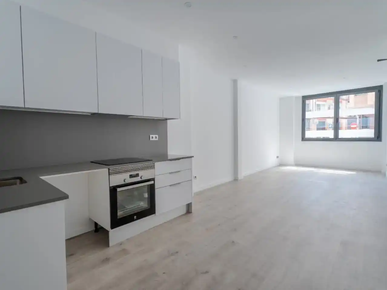 Cuina de Apartament en venda en Sant Adrià de Besòs amb Aire condicionat i Moblat