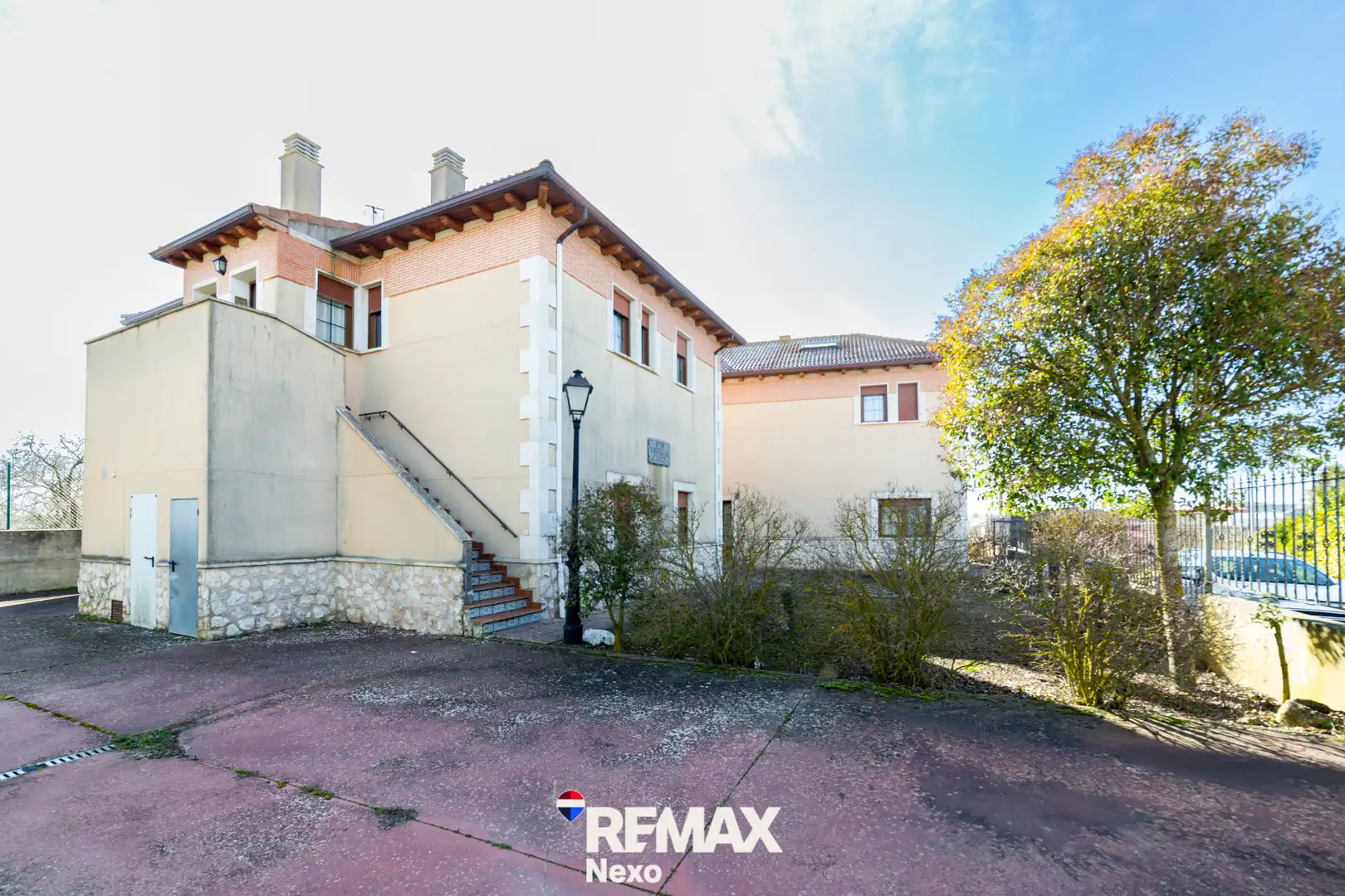 Exterior view of Buildings for sale in San Llorente
