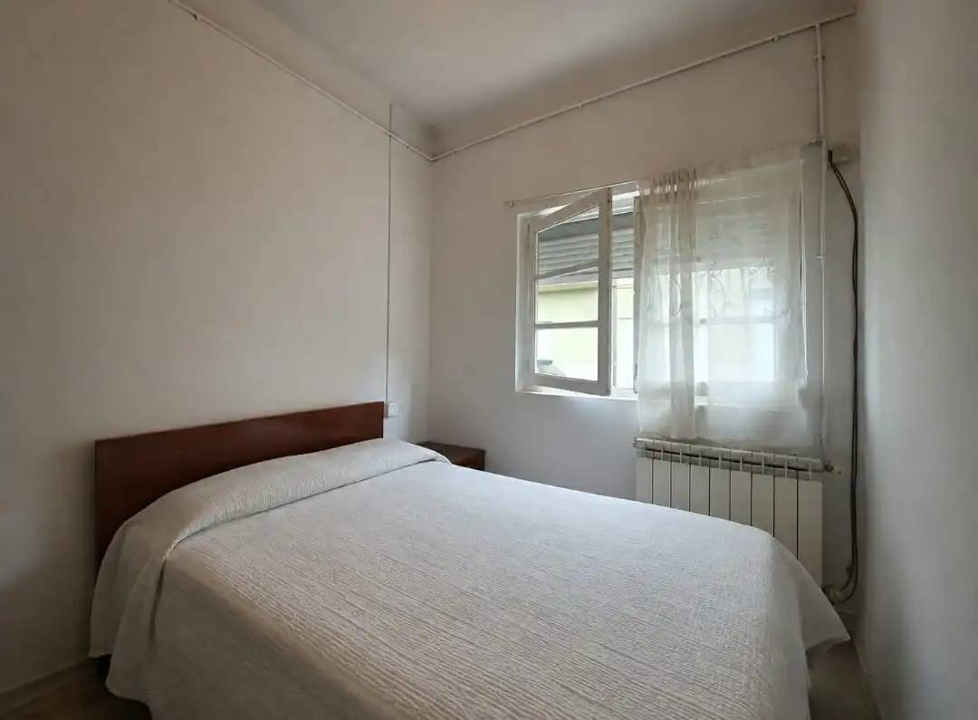 Dormitori de Casa o xalet en venda en Ponferrada amb Jardí privat, Traster i Moblat