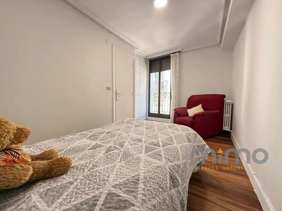 Habitación de Piso en venta en Donostia - San Sebastián  con Calefacción, Trastero y Balcón