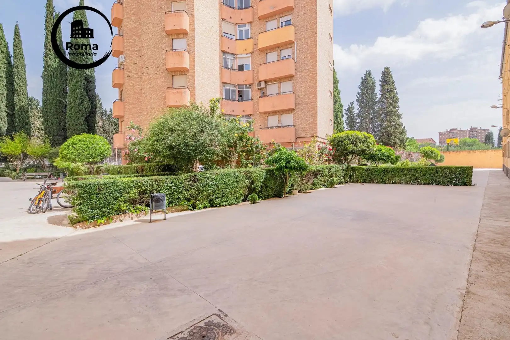 Vista exterior de Pis en venda en Granada amb Aire condicionat, Moblat i Balcó