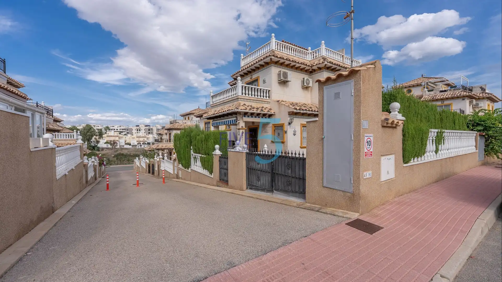 Maison mitoyenne avec balcon à vendre à Orihuela Costa