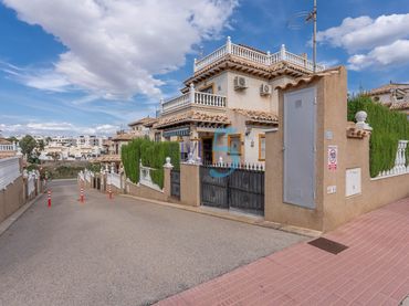 Adossat amb balcó en venda a Orihuela Costa