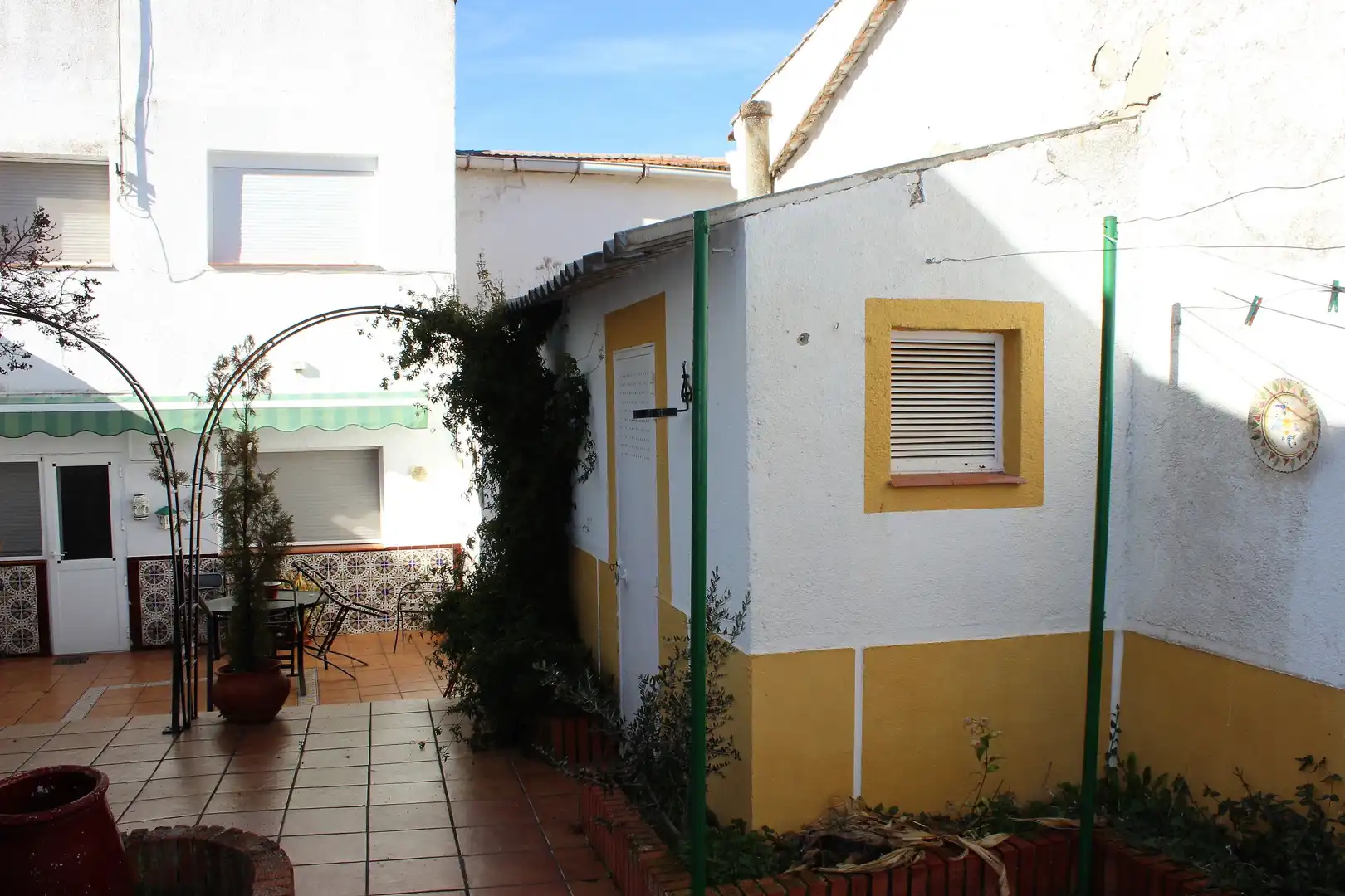 Vista exterior de Casa adosada en venta en Brazatortas con Calefacción, Jardín privado y Piscina