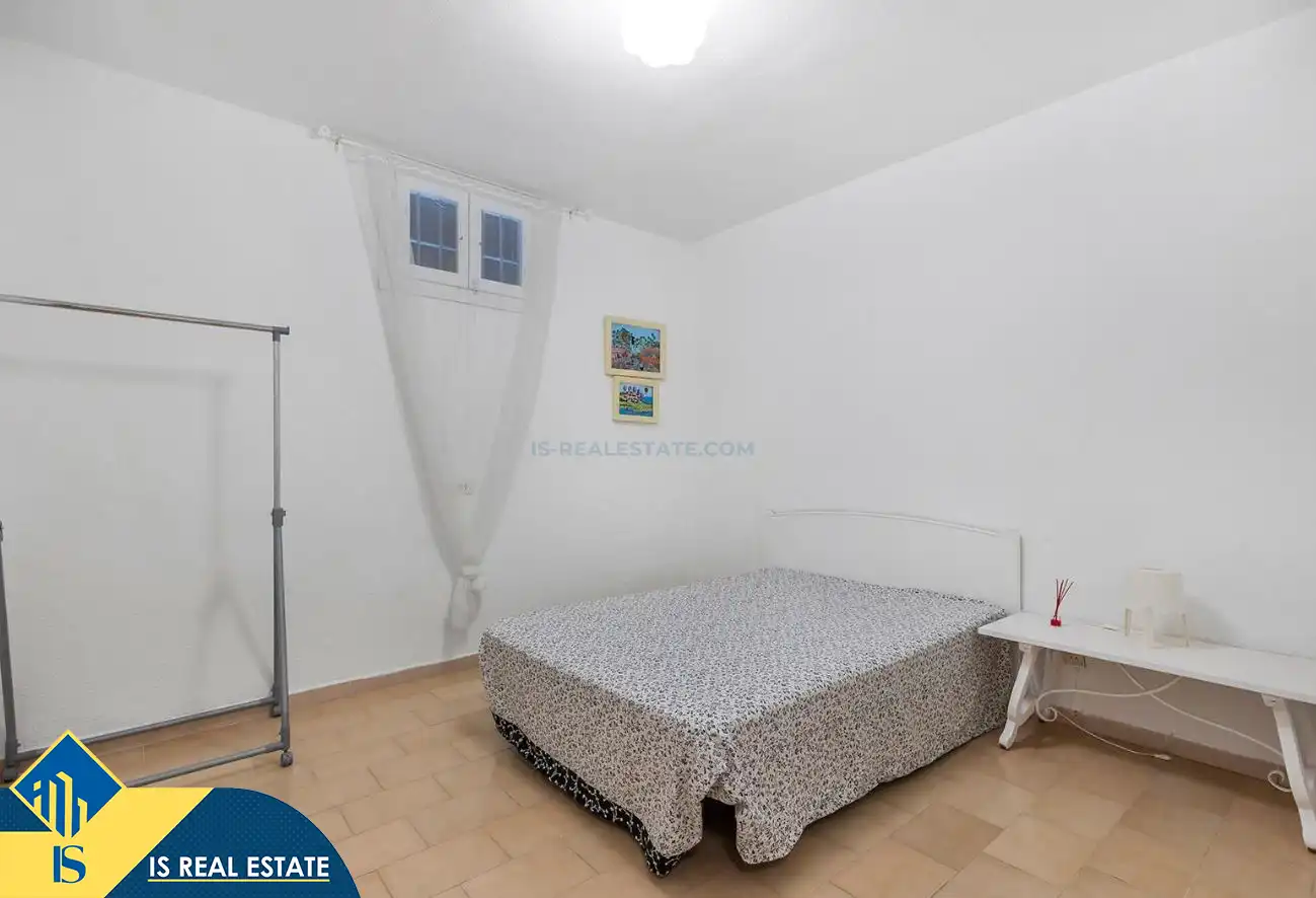 Schlafzimmer von Einfamilien-Reihenhaus zum Verkauf in Torrevieja mit Klimaanlage, Heizung und Privatgarten