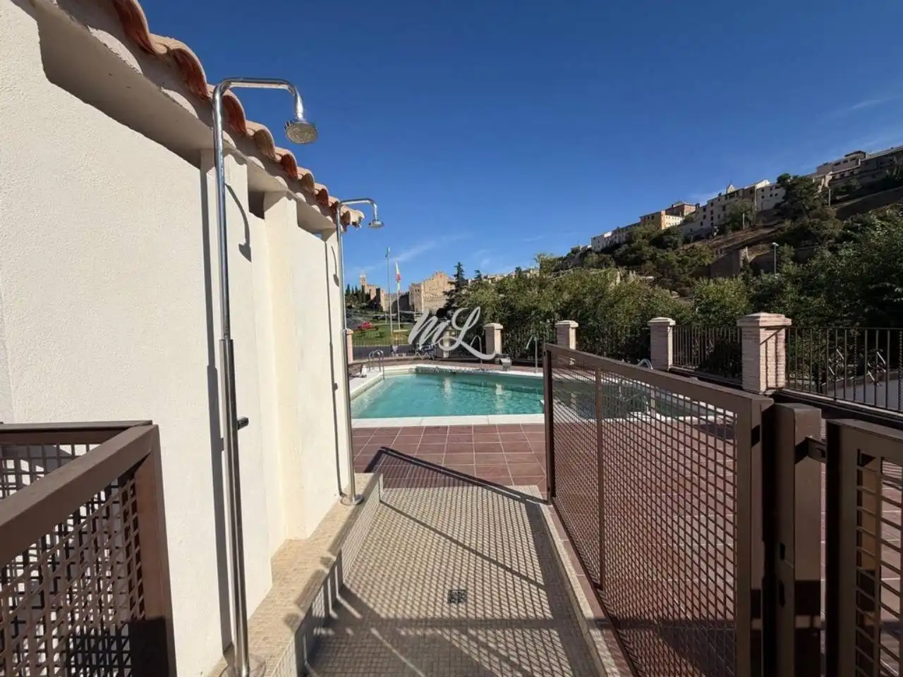 Piscina de Dúplex en venda en Toledo amb Calefacció, Traster i Piscina comunitària