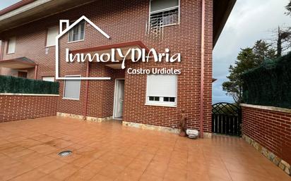 Exterior view of House or chalet for sale in Castro-Urdiales  with Heating, Private garden and Parquet flooring