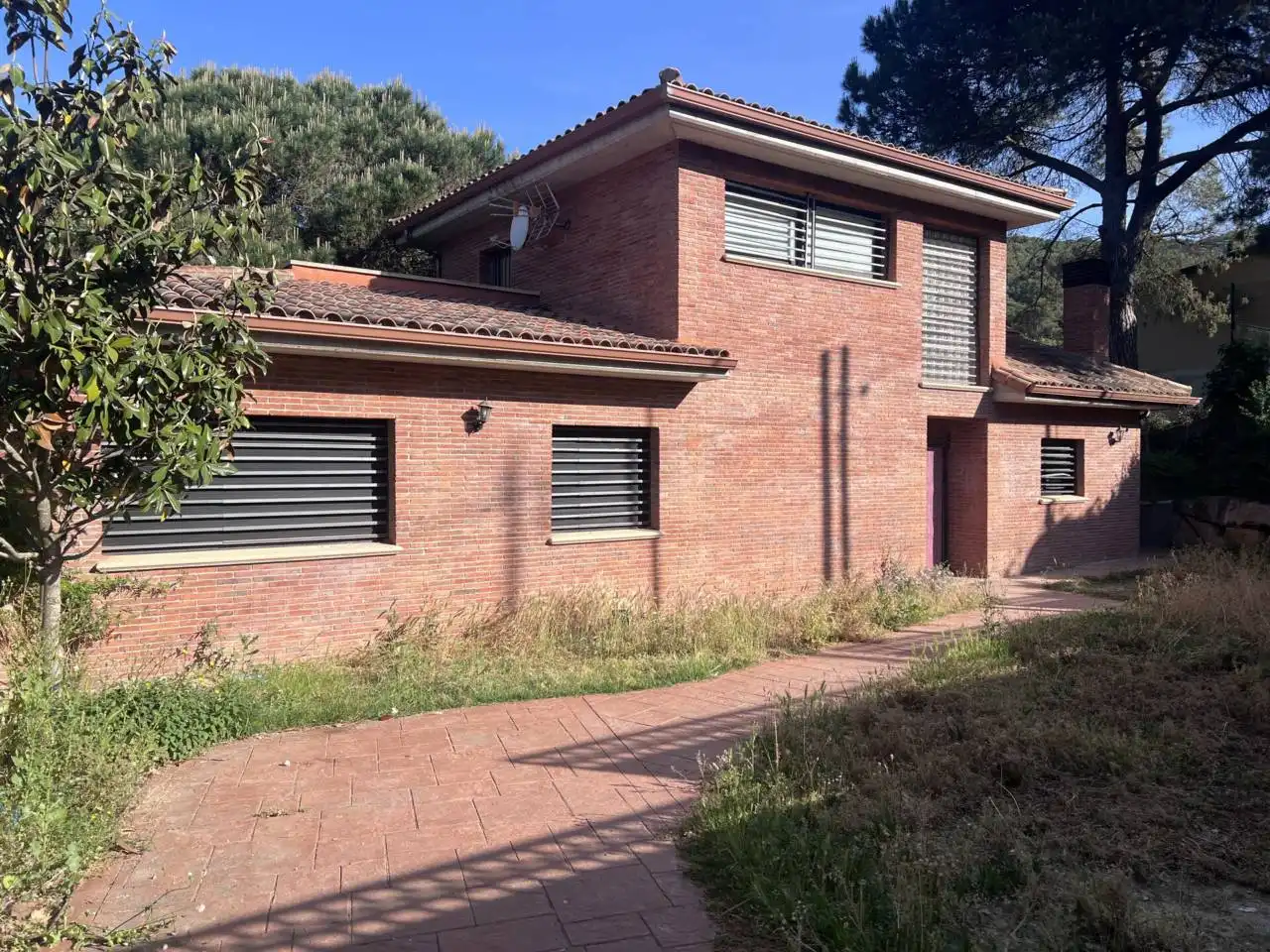 Vista exterior de Casa o xalet en venda en Vilanova del Vallès amb Jardí privat, Terrassa i Piscina