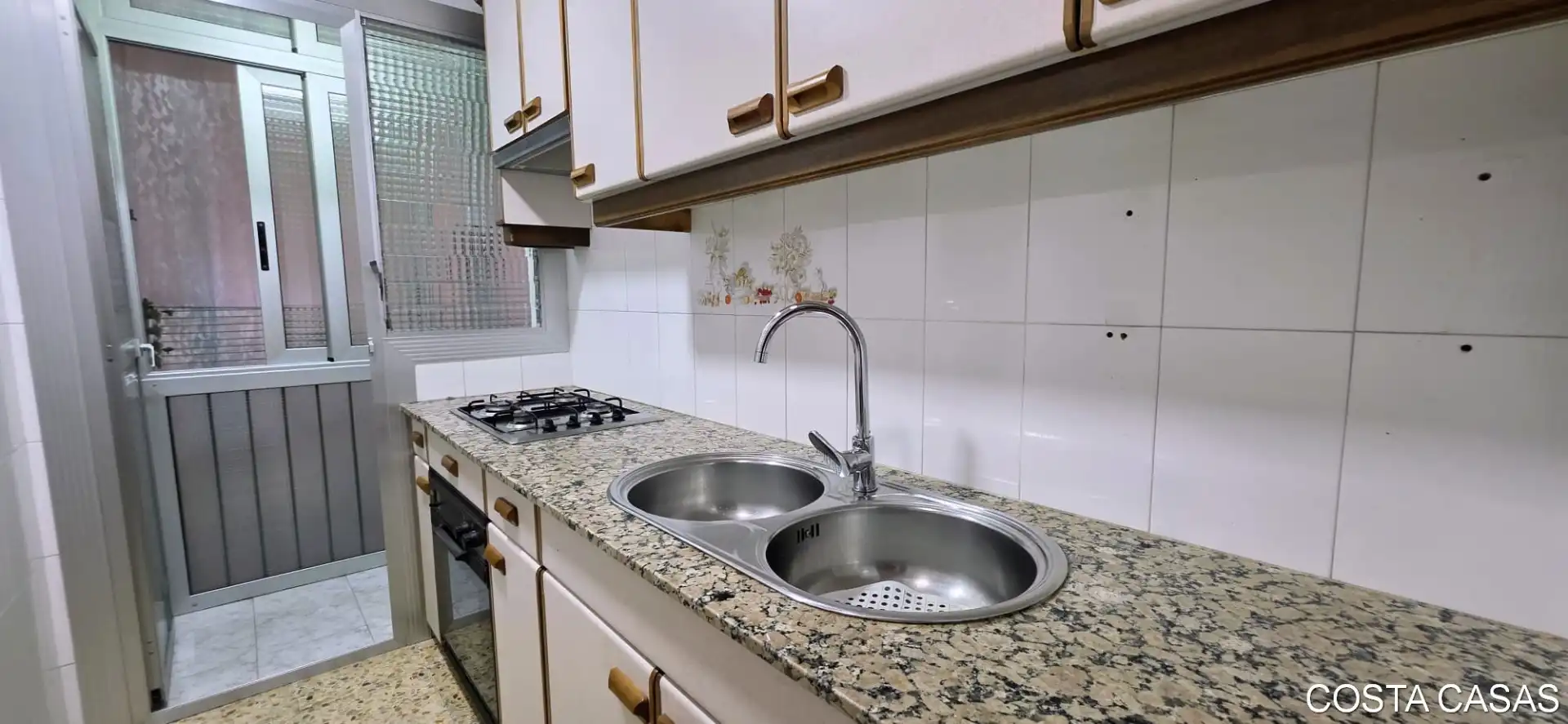 Cocina de Piso en venta en L'Hospitalet de Llobregat con Balcón