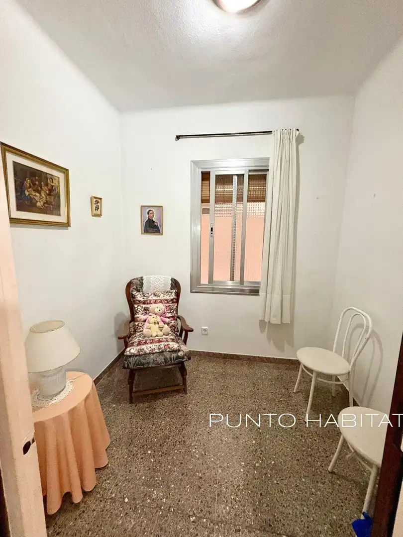 Bedroom of Flat for sale in Barcelona