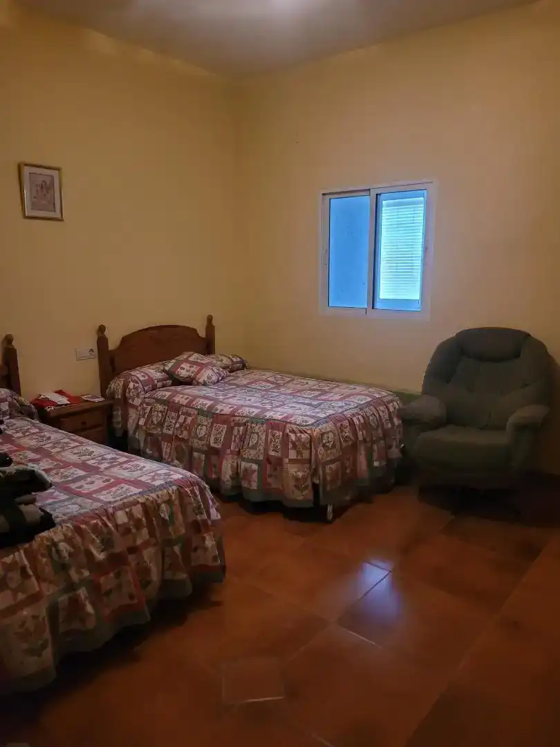 Dormitori de Casa o xalet en venda en Fuente Vaqueros amb Balcó