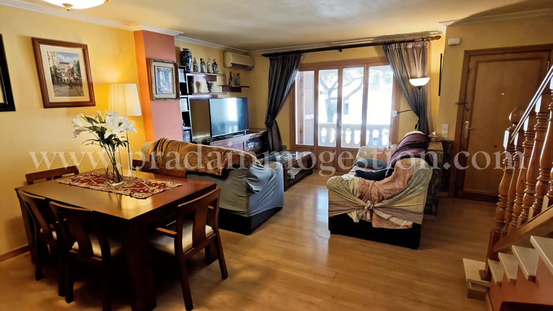 Sala d'estar de Casa adosada en venda en  Palma de Mallorca amb Aire condicionat, Calefacció i Jardí privat