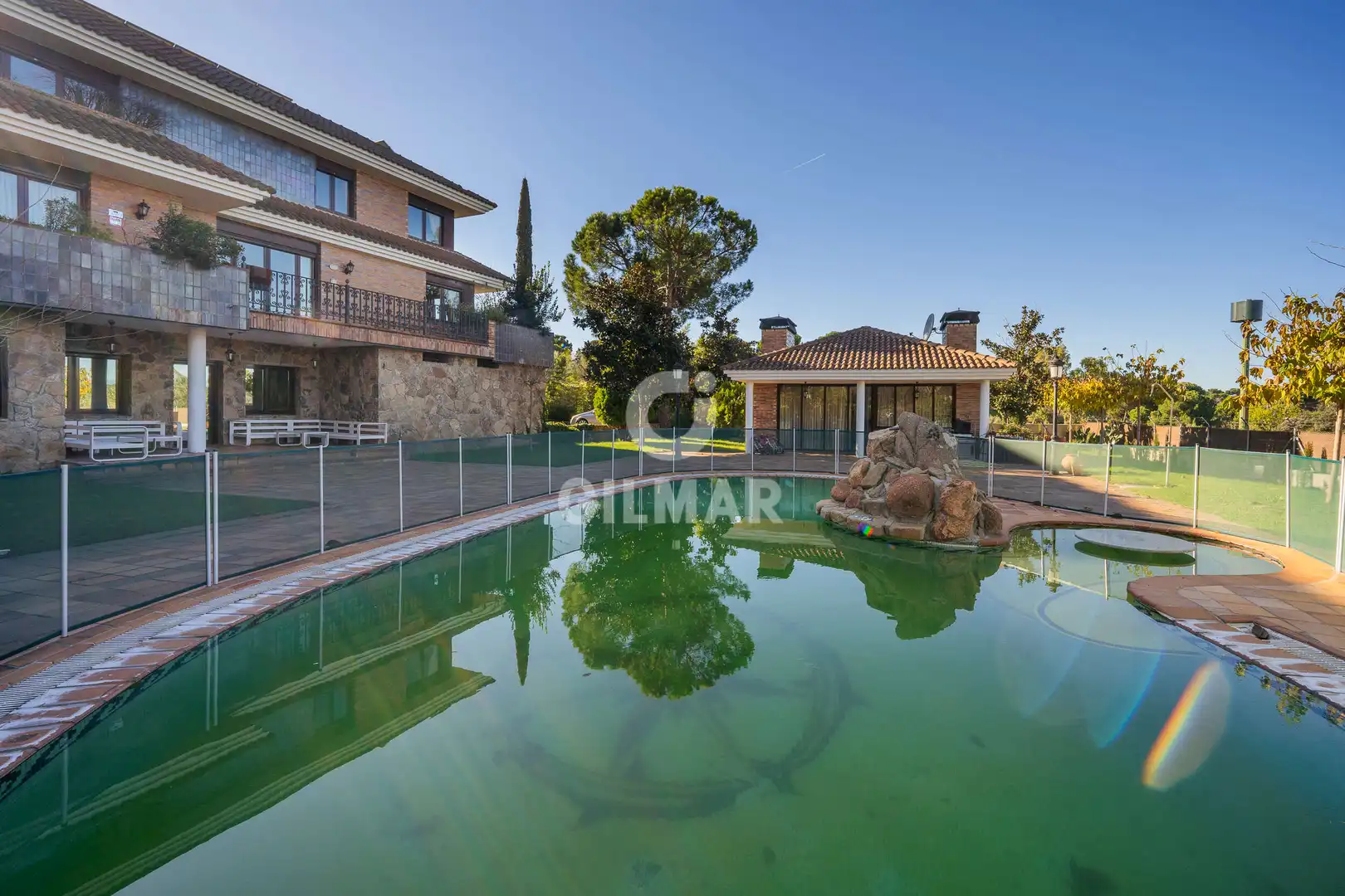 Vista exterior de Casa o xalet en venda en Pozuelo de Alarcón amb Calefacció, Jardí privat i Piscina
