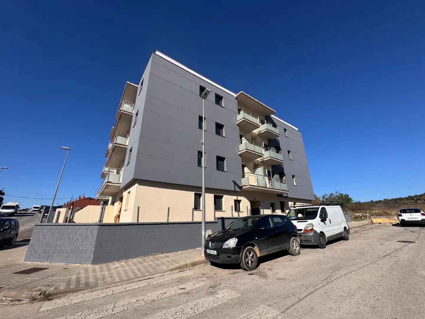 Außenansicht von Wohnung zum Verkauf in Figueres mit Heizung, Privatgarten und Terrasse