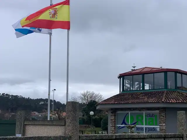 Außenansicht von Einfamilien-Reihenhaus zum Verkauf in Vilagarcía de Arousa mit Heizung, Privatgarten und Möbliert
