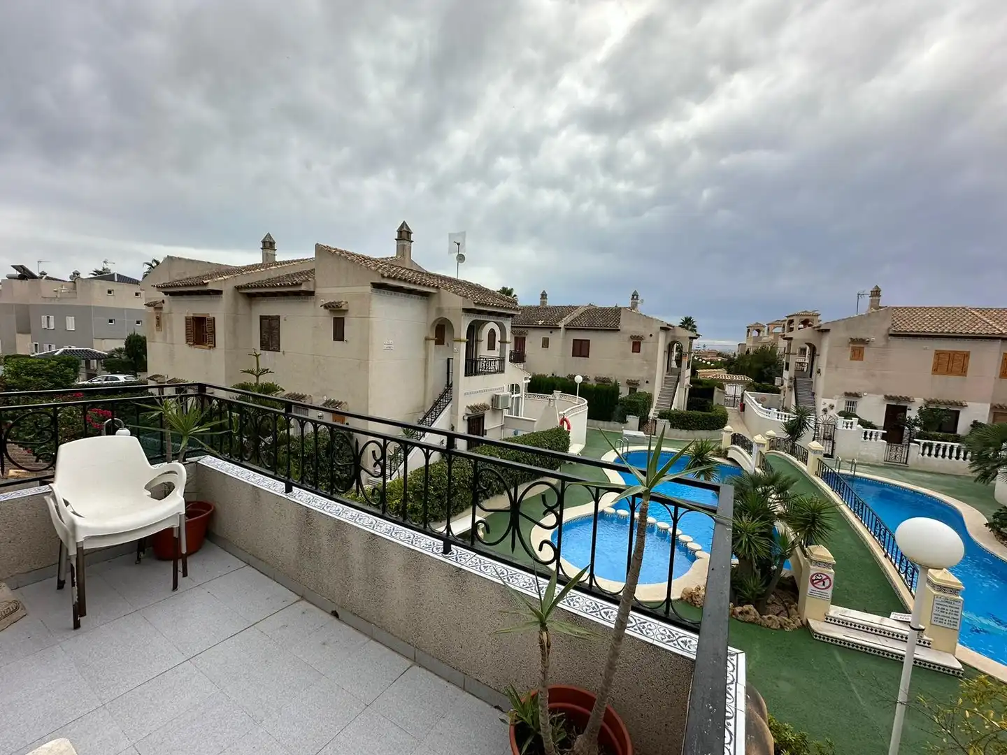 Piscina de Pis de lloguer en Torrevieja amb Aire condicionat, Calefacció i Terrassa