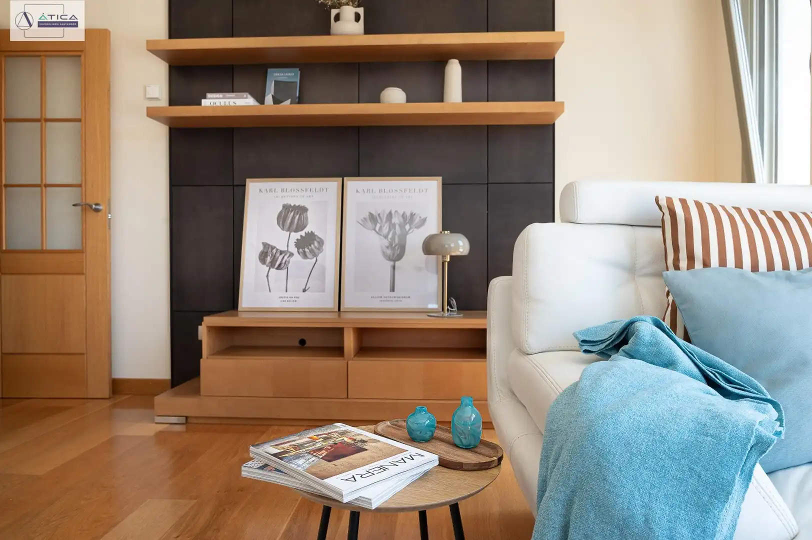 Wohnzimmer von Dachboden zum Verkauf in Santander mit Heizung, Privatgarten und Parkett