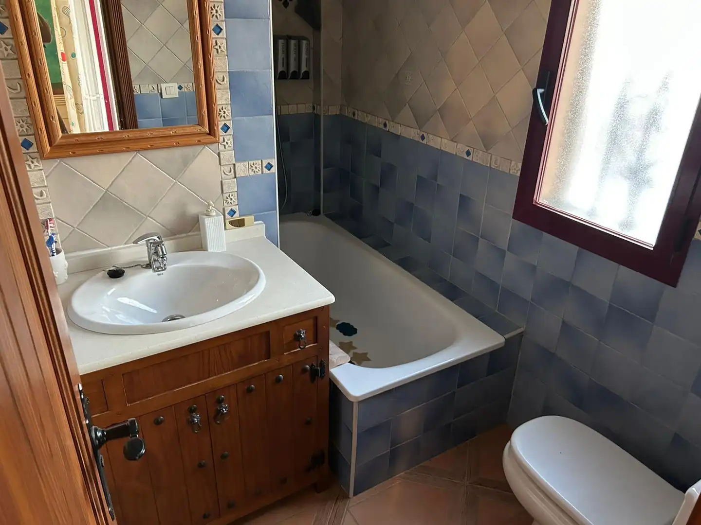 Bany de Casa adosada en venda en La Línea de la Concepción amb Jardí privat, Terrassa i Piscina comunitària