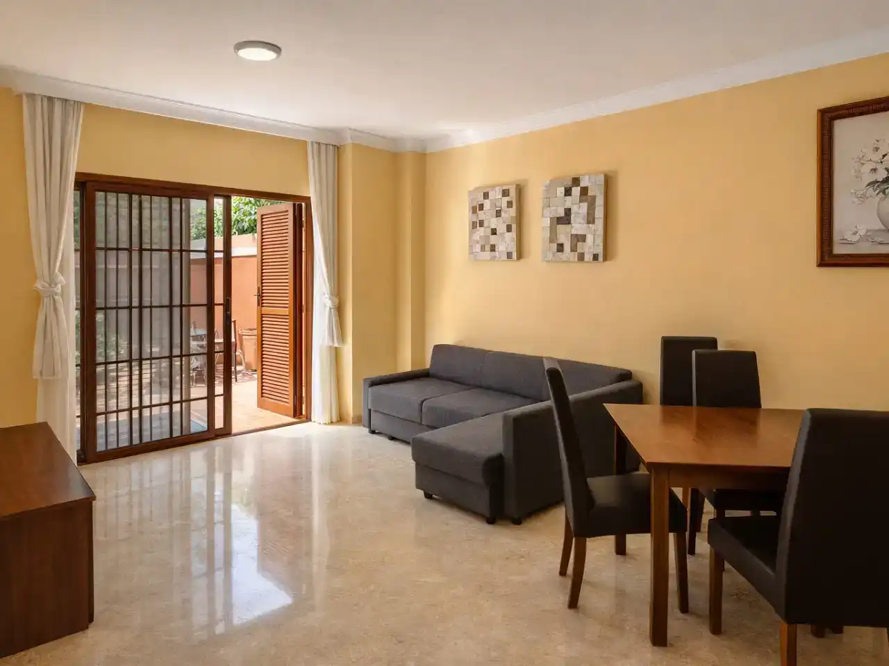 Living room of Flat for sale in Adeje  with Air Conditioner, Private garden and Storage room