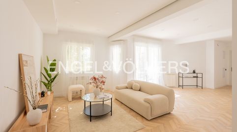 Exclusiva vivienda reformada a estrenar con terraza en el corazón de Prosperidad