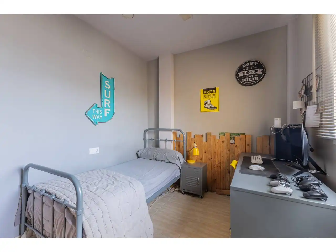 Bedroom of Detached homes for sale in La Pobla de Vallbona  with Air Conditioner, Heating and Private garden