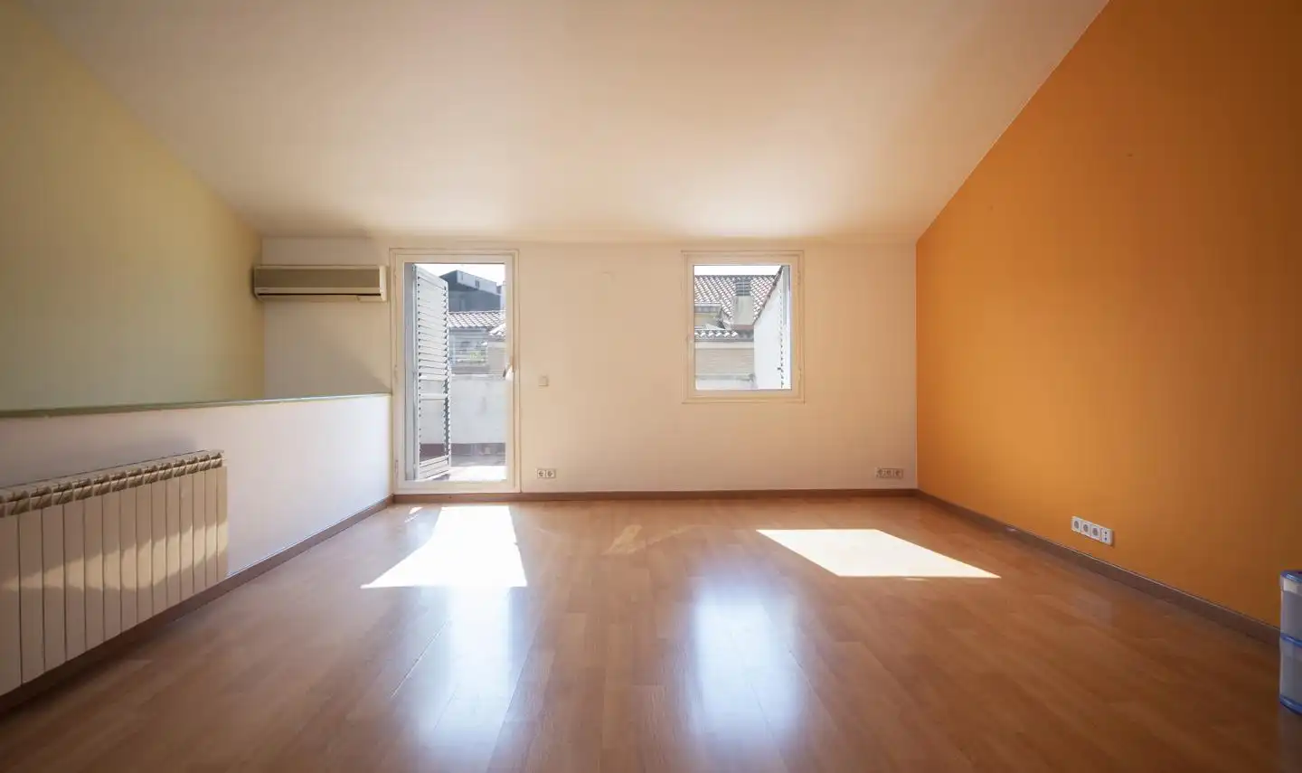 Wohnzimmer von Einfamilien-Reihenhaus zum Verkauf in Rubí mit Heizung und Möbliert