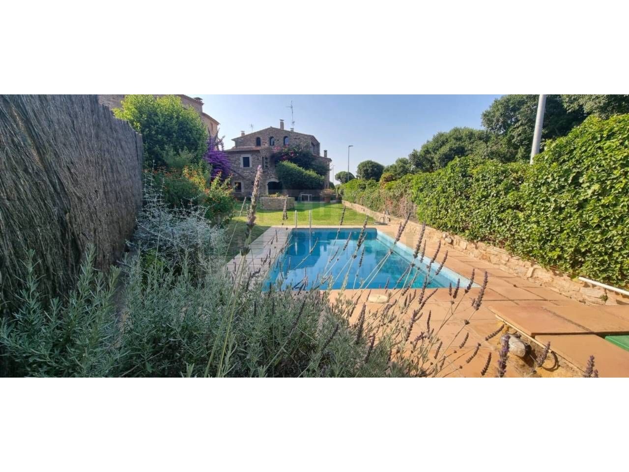 Piscina de Finca rústica de lloguer en Saus, Camallera i Llampaies amb Aire condicionat, Calefacció i Jardí privat
